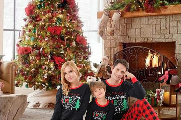 Χριστουγεννιάτικες πυτζάμες για όλη την οικογένεια !